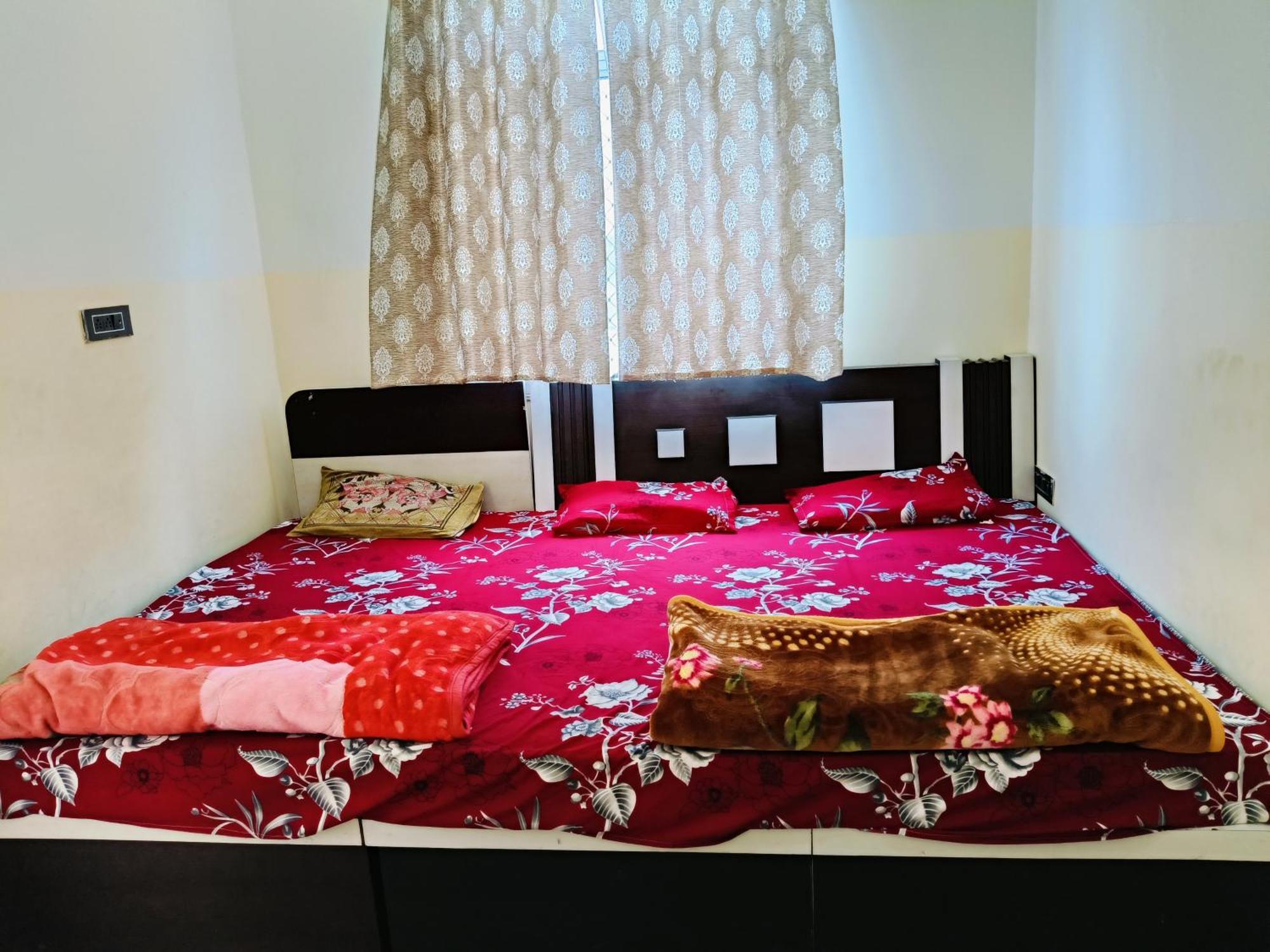 Palsana  Jai Hanuman Guest House מראה חיצוני תמונה