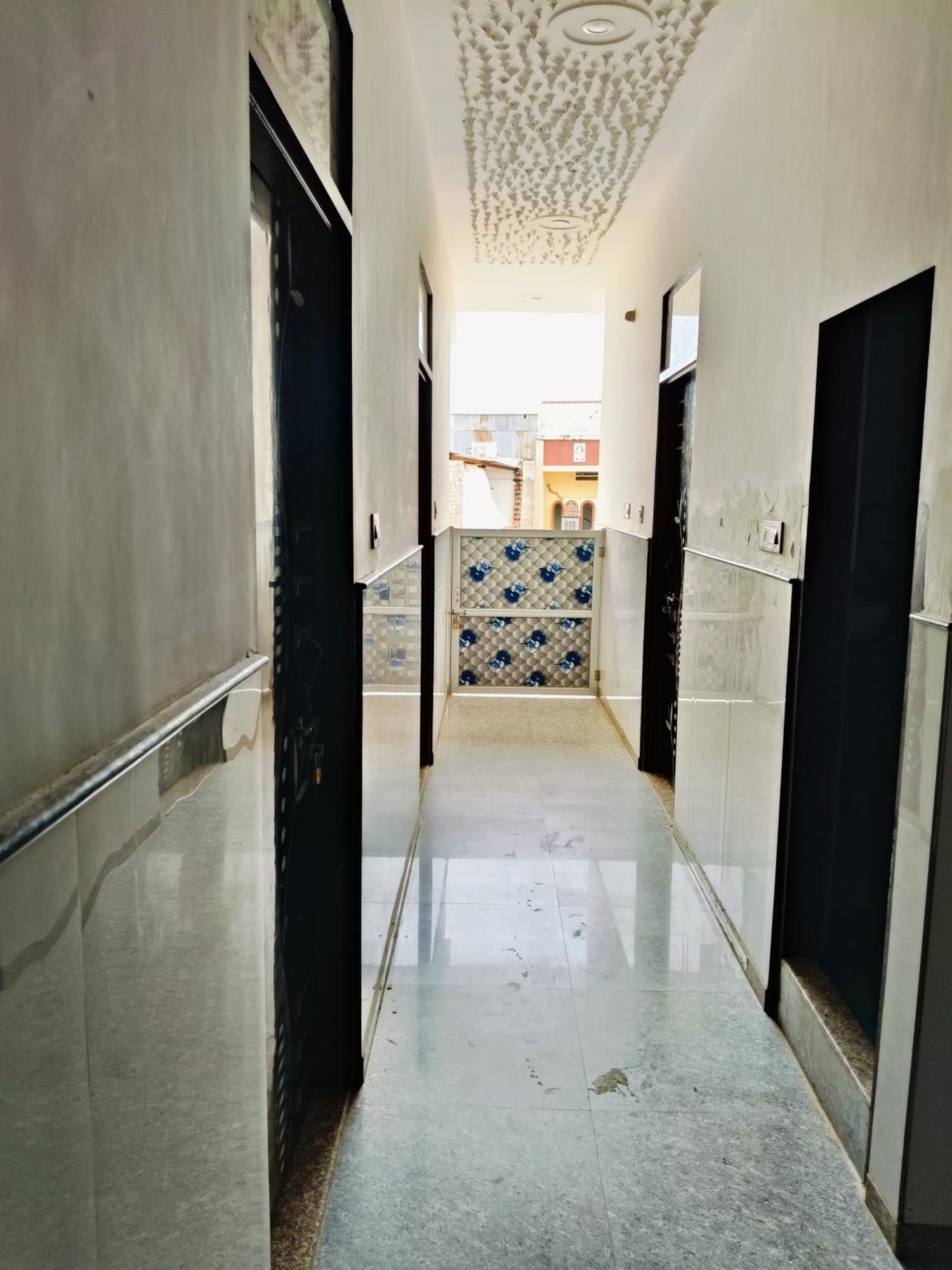 Palsana  Jai Hanuman Guest House מראה חיצוני תמונה