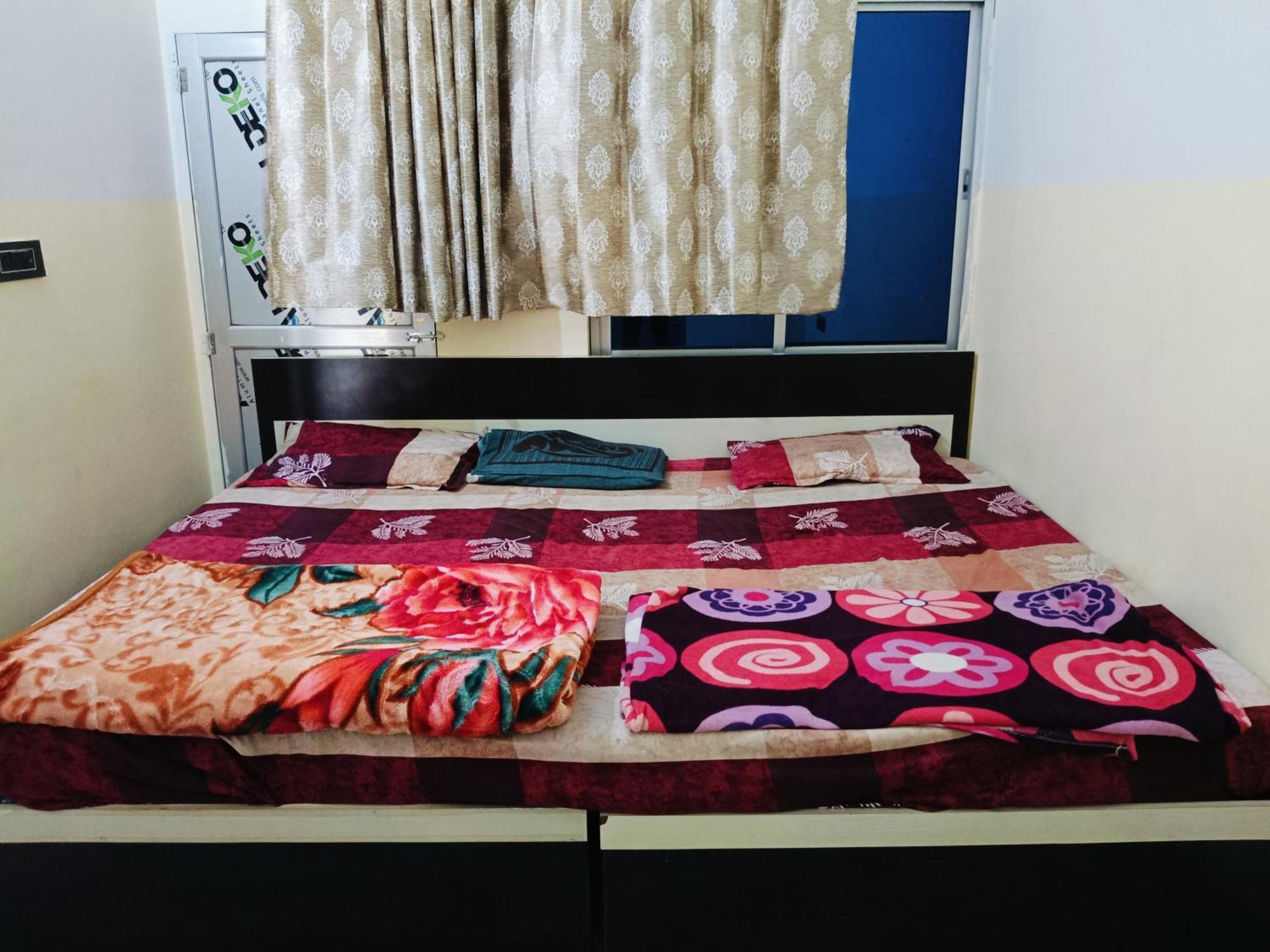 Palsana  Jai Hanuman Guest House מראה חיצוני תמונה